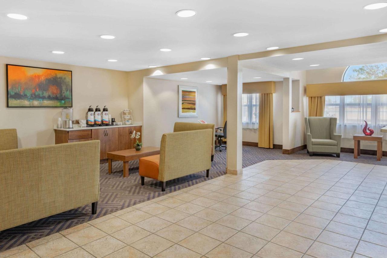 Baymont By Wyndham Farmington Hotel Exterior photo